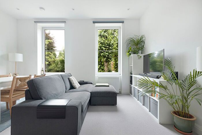 2 Bedroom Flat To Rent In Netherhall Gardens, Hampstead, NW3