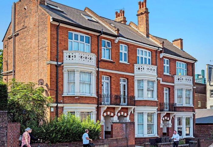 2 Bedroom Flat To Rent In East Hill, London, SW18