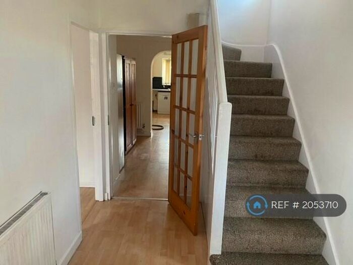 3 Bedroom Semi-Detached House To Rent In Cherry Avenue, Slough, SL3