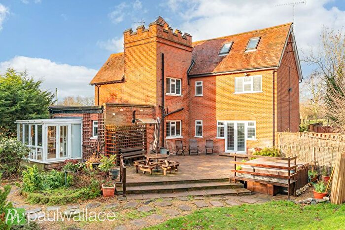 4 Bedroom Detached House For Sale In White Stubbs Lane, Broxbourne, EN10