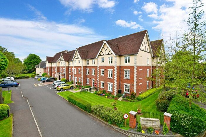 1 Bedroom Flat For Sale In Massetts Road, Horley, Surrey, RH6