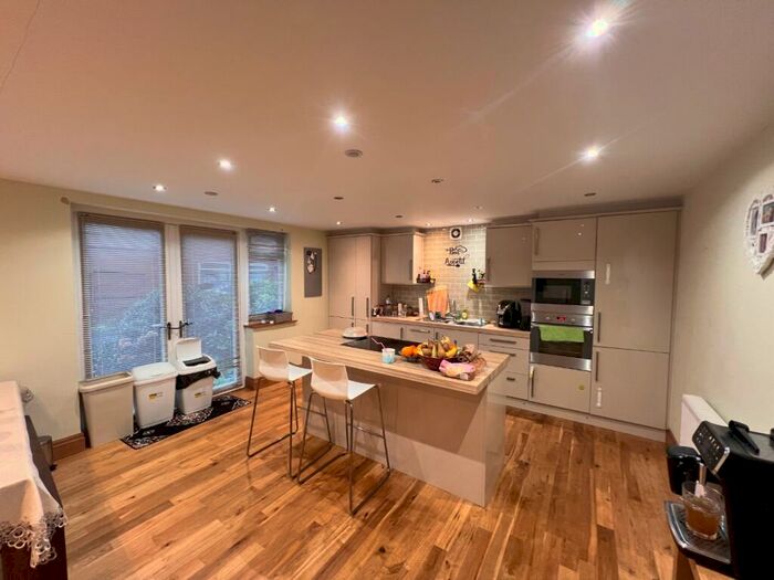 2 Bedroom Flat To Rent In Talbot Court, FY8