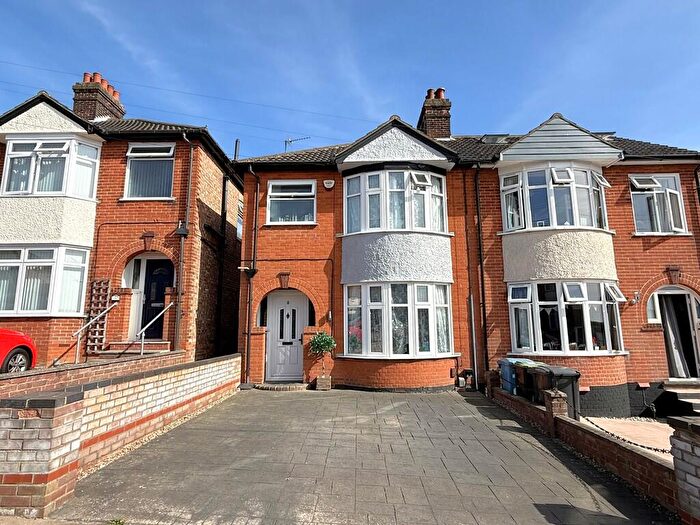 3 Bedroom Semi Detached House For Sale In Dales View Road, Ipswich, IP1