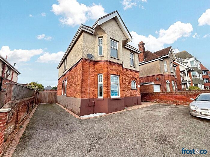 2 Bedroom Apartment For Sale In Longfleet Road, Poole, Dorset, BH15