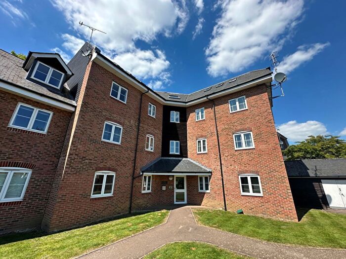 2 Bedroom Flat For Sale In Wharf Way, Hunton Bridge, Kings Langley, WD4