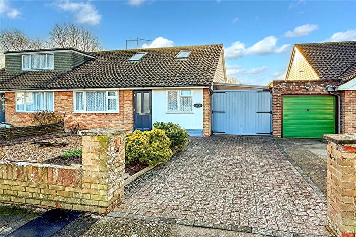 2 Bedroom Bungalow For Sale In Oakcroft Gardens, Littlehampton, West Sussex, BN17