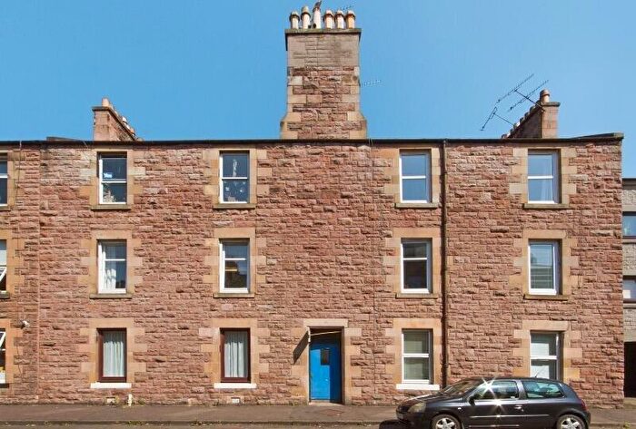 2 Bedroom Flat To Rent In James Street, Riverside, Stirling, FK8