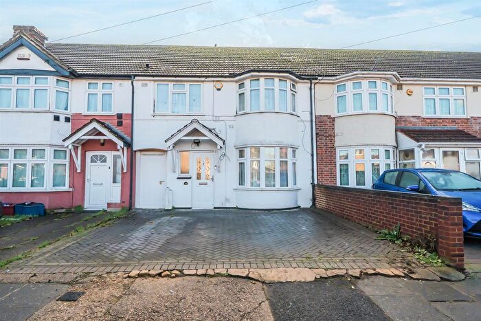 3 Bedroom Terraced House For Sale In Ash Grove, Heston, TW5