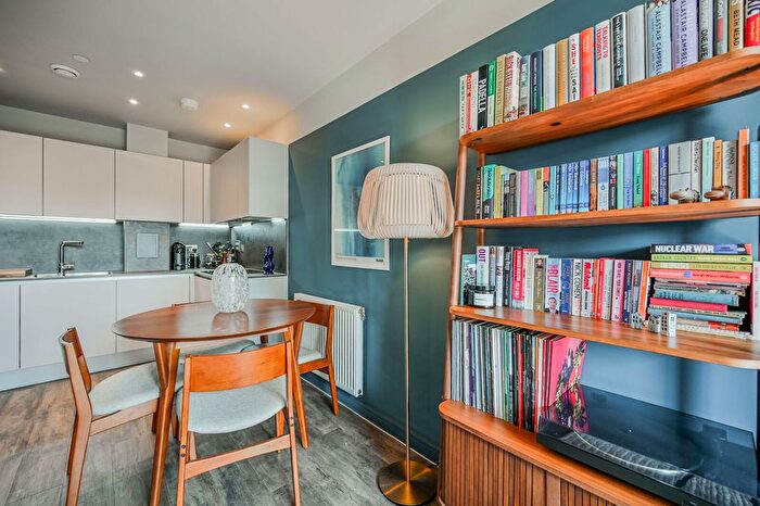 1 Bedroom Flat For Sale In Clarkson Crescent, Walthamstow, E17
