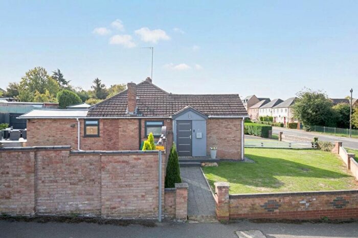 3 Bedroom Semi-Detached Bungalow For Sale In James Road, Wellingborough, NN8