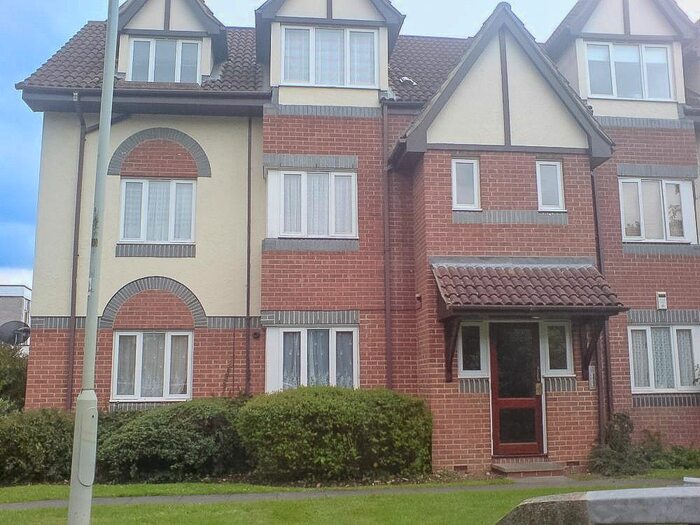 1 Bedroom Flat To Rent In Latimer Court, Bryanstone Road, Waltham Cross, EN8