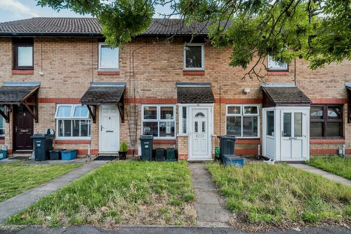 2 Bedroom Terraced House To Rent In Underwood Road, Woodford, IG8