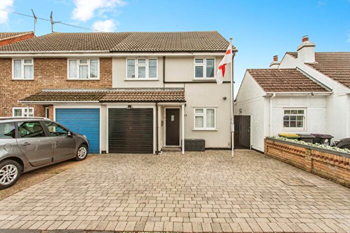 4 Bedroom Semi-Detached House For Sale In Sutton Court Drive, Rochford, Essex, SS4
