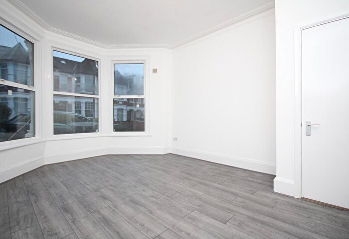2 Bedroom Flat To Rent In Dongola Road, Seven Sisters, N17