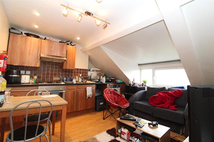 2 Bedroom Flat To Rent In Richmond Road, Roath, Cardiff, CF24