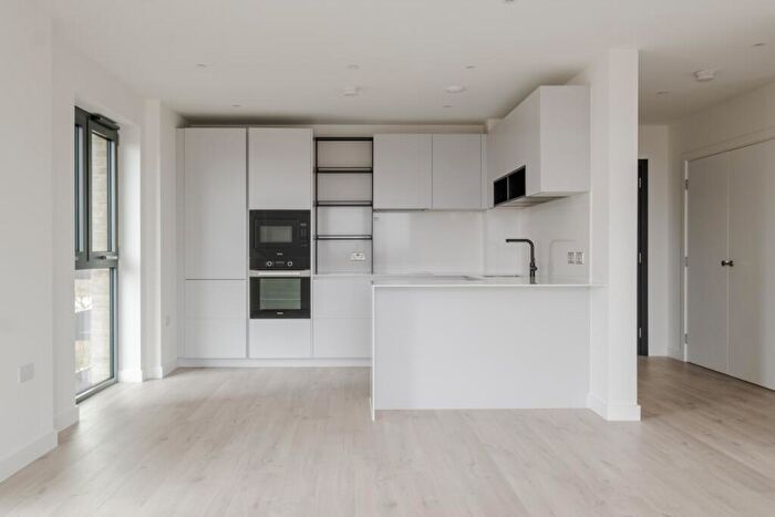 2 Bedroom Flat To Rent In Anax Street London, N4