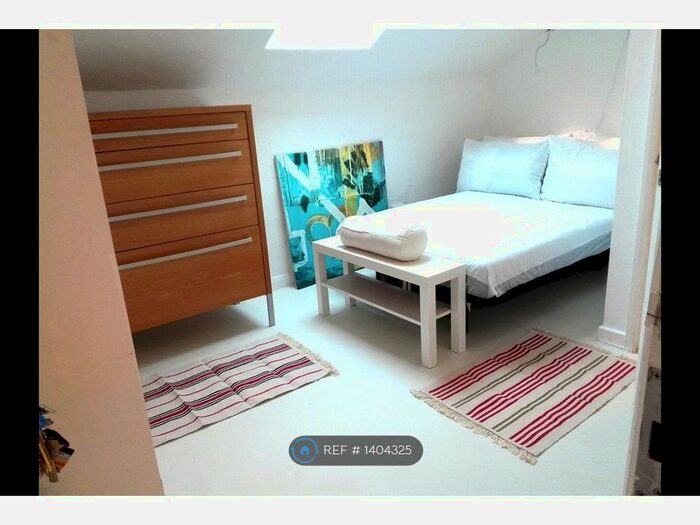 1 Bedroom Property To Rent In Cross Green, Leeds, LS9