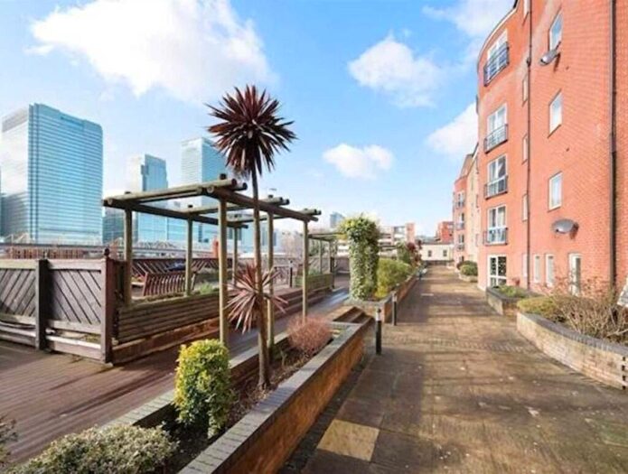 2 Bedroom Apartment To Rent In Poplar High Street, London, E14