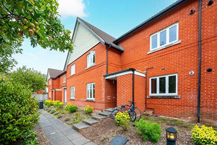 2 Bedroom Flat For Sale In Henderson Avenue, Queen Elizabeth Park, Queen Elizabeth Park, Guildford, GU2