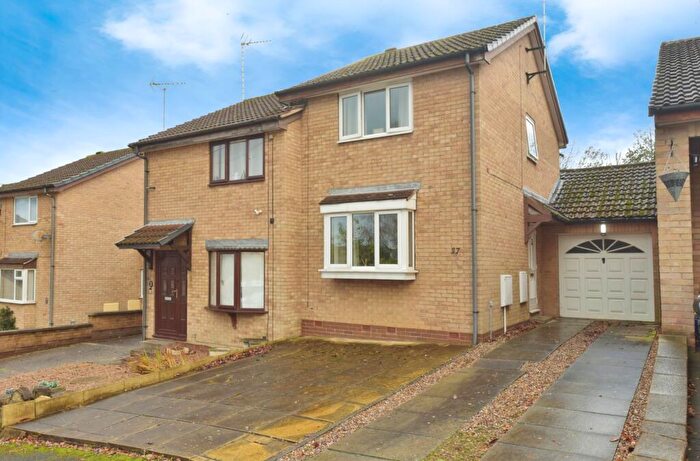2 Bedroom Semi Detached House For Sale In Thorpefield Close, Thorpe Hesley, Rotherham, South Yorkshire, S61