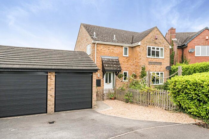 4 Bedroom Detached House For Sale In Heron Close, Sway, Lymington, SO41