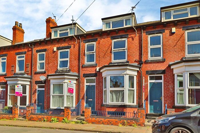 3 Bedroom Terraced House For Sale In Burley Lodge Road, Leeds, LS6