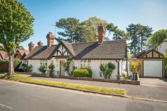 3 Bedroom Detached Bungalow For Sale In Green Lane, Purley, CR8