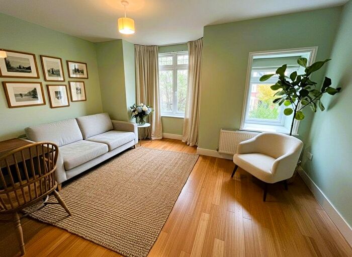 1 Bedroom Flat To Rent In Northcroft Road, London, W13