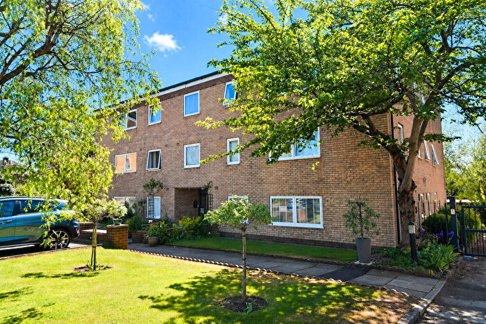 1 Bedroom Apartment For Sale In Harcourt Close, Urmston, M41