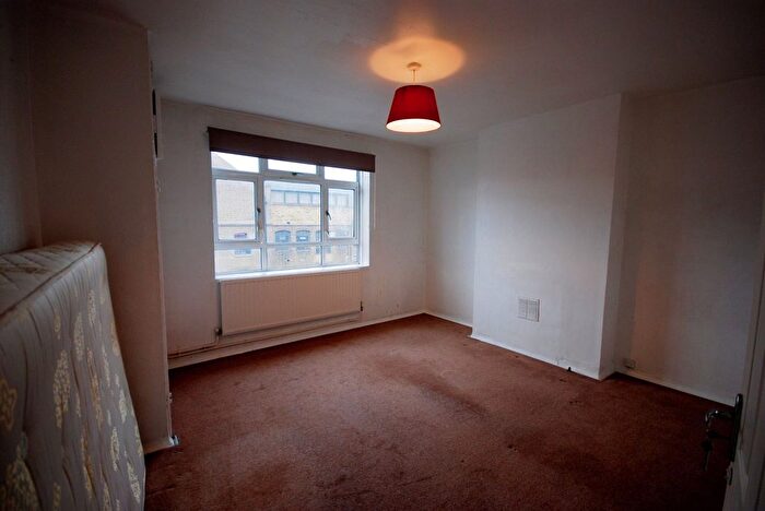 4 Bedroom Property To Rent In Queens Row, London, SE17