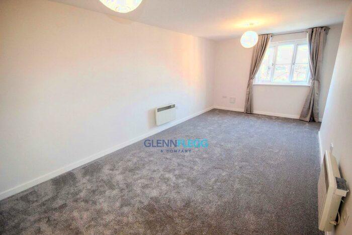 2 Bedroom Flat To Rent In Eaton Avenue, Slough, SL1