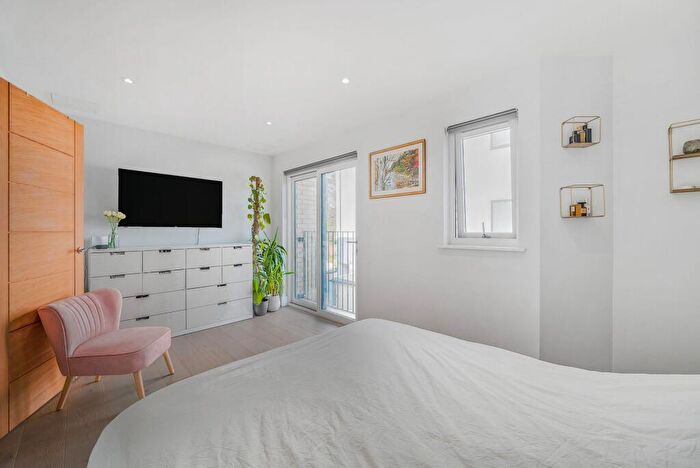 2 Bedroom Flat For Sale In Court Lane, Oaks View Court Lane, KT19