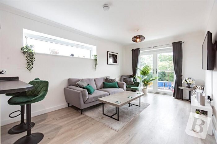 2 Bedroom Apartment For Sale In Upminster Road, Upminster, RM14
