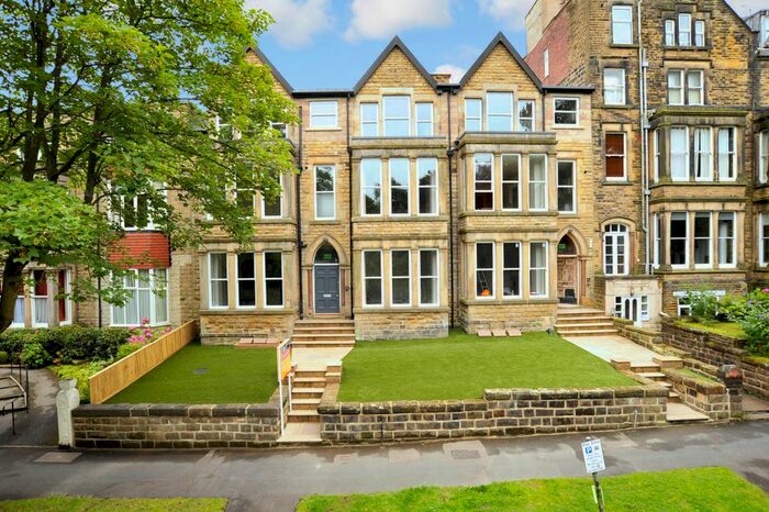 2 Bedroom Flat To Rent In Valley Drive, Harrogate, HG2