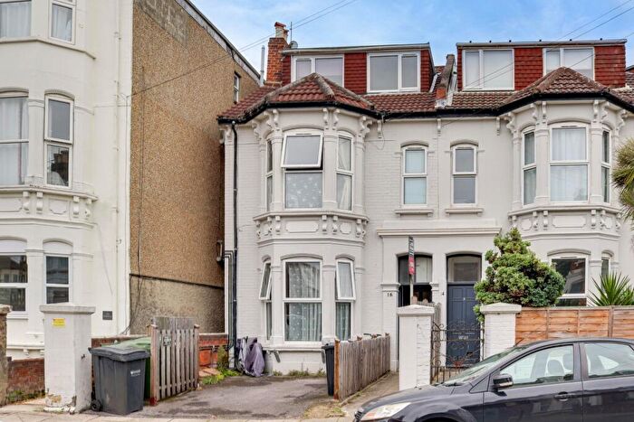 2 Bedroom Flat To Rent In Worthing Road, Southsea Part Furnished, PO5