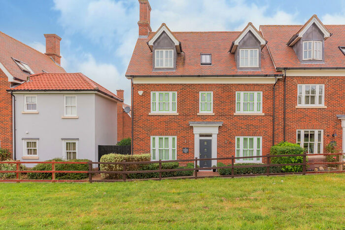 5 Bedroom Semi-Detached House To Rent In Elizabeth Lockhart Way, Braintree, CM7