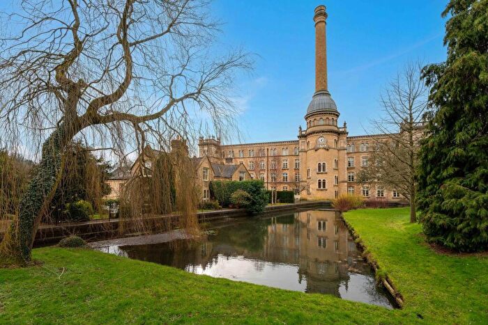 3 Bedroom Apartment For Sale In Bliss Mill, Chipping Norton, OX7