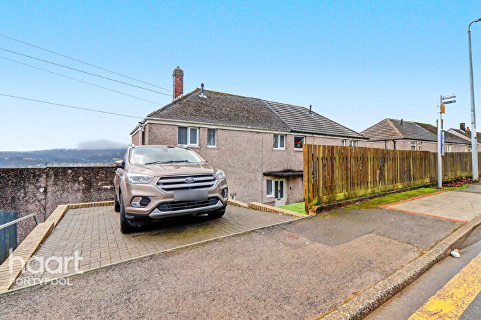 3 Bedroom Semi-Detached House For Sale In Upland Drive, Pontypool, NP4