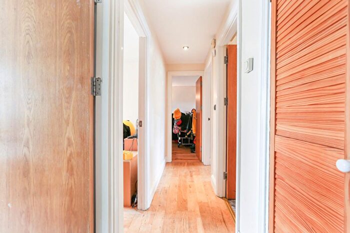 2 Bedroom Flat To Rent In Canonbie Road, London, SE23