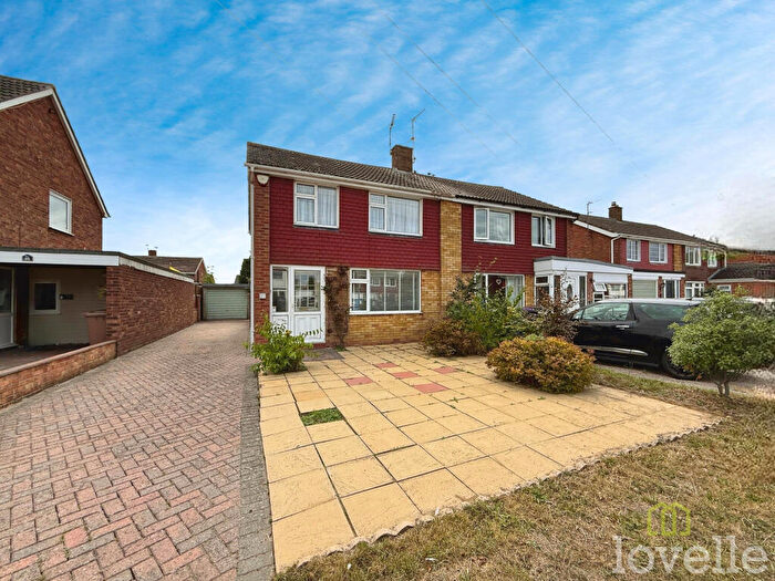 3 Bedroom Semi-Detached House For Sale In Dore Avenue, North Hykeham, LN6
