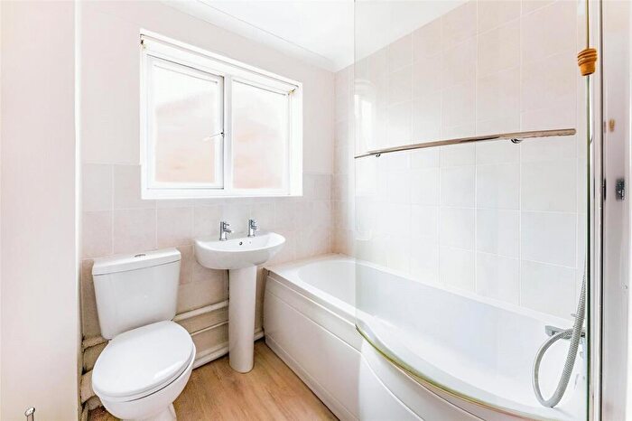 4 Bedroom Detached House To Rent In Manor Close, Canterbury, CT1