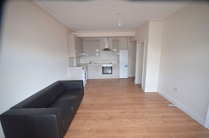 1 Bedroom Flat To Rent In Cranbrook Road, IG2