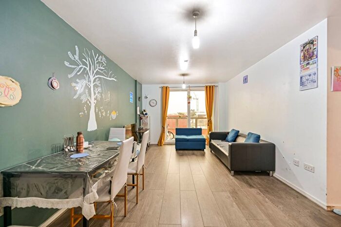 2 Bedroom Flat To Rent In London Road, Isleworth, TW7