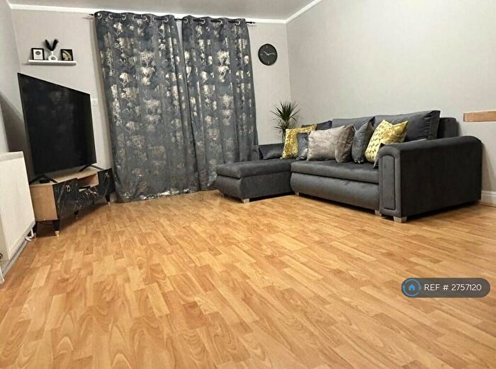 2 Bedroom Flat To Rent In Hollyhedge Heights, Manchester, M22