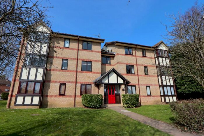 2 Bedroom Ground Flat To Rent In Woodland Grove, Epping, CM16