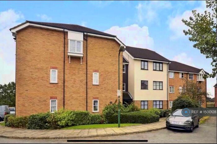 3 Bedroom Flat To Rent In Vicars Bridge Close, Wembley, HA0