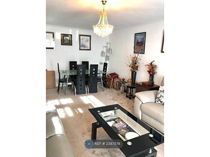 2 Bedroom Flat To Rent In Princess Court, London, N6