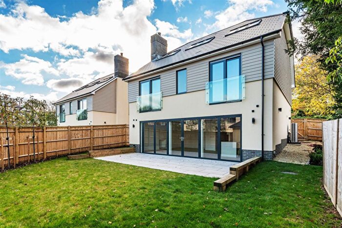 6 Bedroom Detached House For Sale In Kennel Lane, Fetcham, KT22