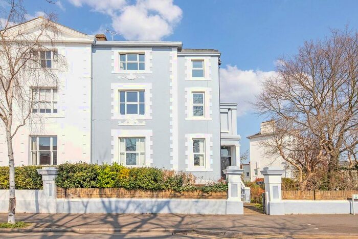 2 Bedroom Flat To Rent In Anglesea Road, Kingston Upon Thames, KT1