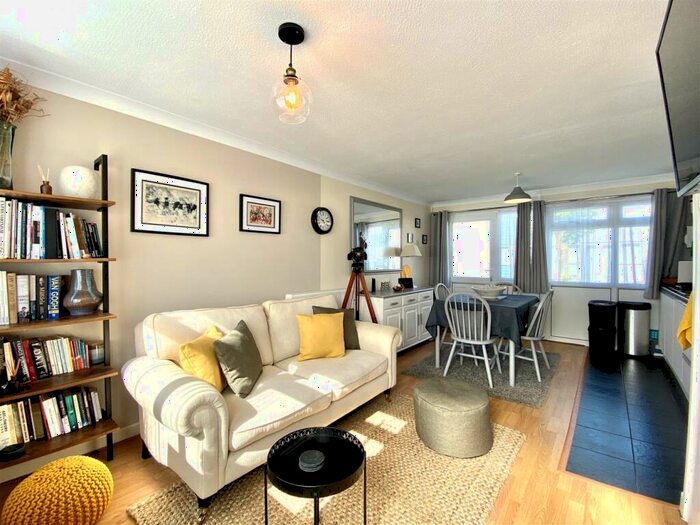 2 Bedroom Chalet For Sale In Trewent Park, Freshwater East, Pembroke, SA71